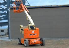 Nacelles à bras articulés sur roues JLG E450AJ