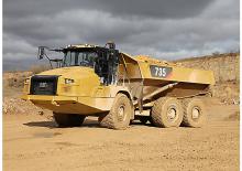 Tombereaux articulés Caterpillar 735