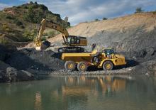 Tombereaux articulés Caterpillar 735B