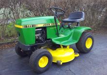 Tondeuses à gazon autoportées et tracteurs de jardin John Deere 111