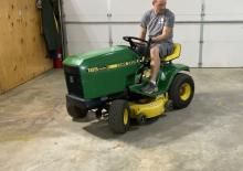 Tondeuses à gazon autoportées et tracteurs de jardin John Deere 185