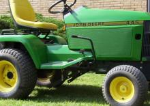 Tondeuses à gazon autoportées et tracteurs de jardin John Deere 445