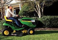 Tondeuses à gazon autoportées et tracteurs de jardin John Deere D100