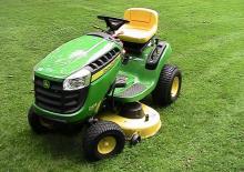 Tondeuses à gazon autoportées et tracteurs de jardin John Deere D105