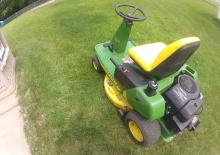 Tondeuses à gazon autoportées et tracteurs de jardin John Deere GX85