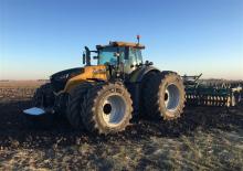 Tracteurs 4WD Challenger 1046
