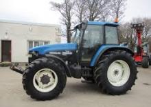 Tracteurs 4WD Ford-NH 8260 A Shuttle