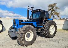 Tracteurs 4WD Ford-NH 8830 A Powershift