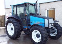 Tracteurs 4WD Valtra 900-4