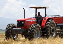 Tracteurs 4WD Massey Ferguson MF 460 Xtra