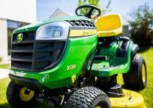 Tondeuses à gazon autoportées et tracteurs de jardin John Deere X126