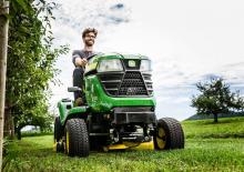 Tondeuses à gazon autoportées et tracteurs de jardin John Deere X370