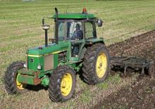Tracteurs municipaux John Deere 3140