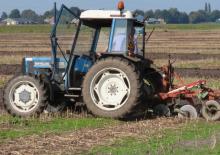 Tracteurs roues arrière Ford-NH 4135