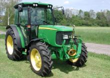 Tracteurs roues arrière John Deere 5215 V