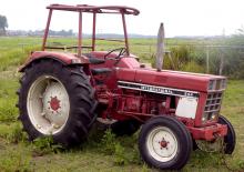 Tracteurs roues arrière International Harvester 644