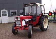 Tracteurs roues arrière International 744