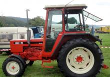 Tracteurs roues arrière Renault 751