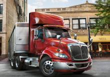 Tracteurs routiers International RH613 113 Low Roof Sleeper  International A26