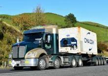 Tracteurs routiers Kenworth T410 760mm Mid roof MX13 8x4