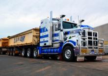Tracteurs routiers Kenworth T909 36” Aero roof X15 8x6