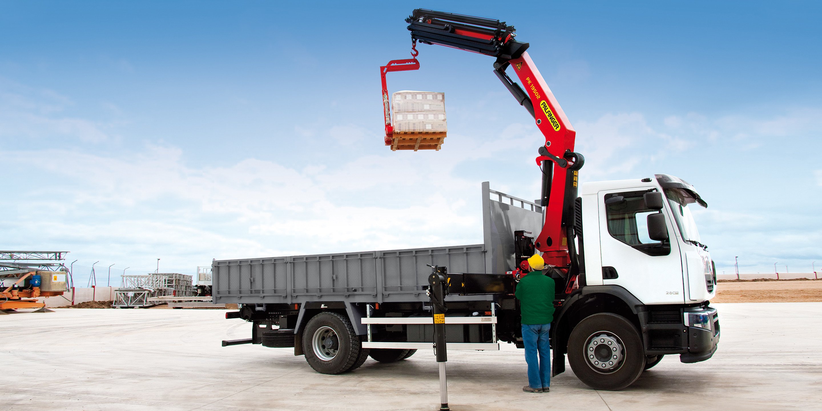 Palfinger 25 тонн манипулятор. Volvo fl6 кму. Манипулятор зимой. Камаз 33 10 воровайка. Машинист оператор крана манипулятора.