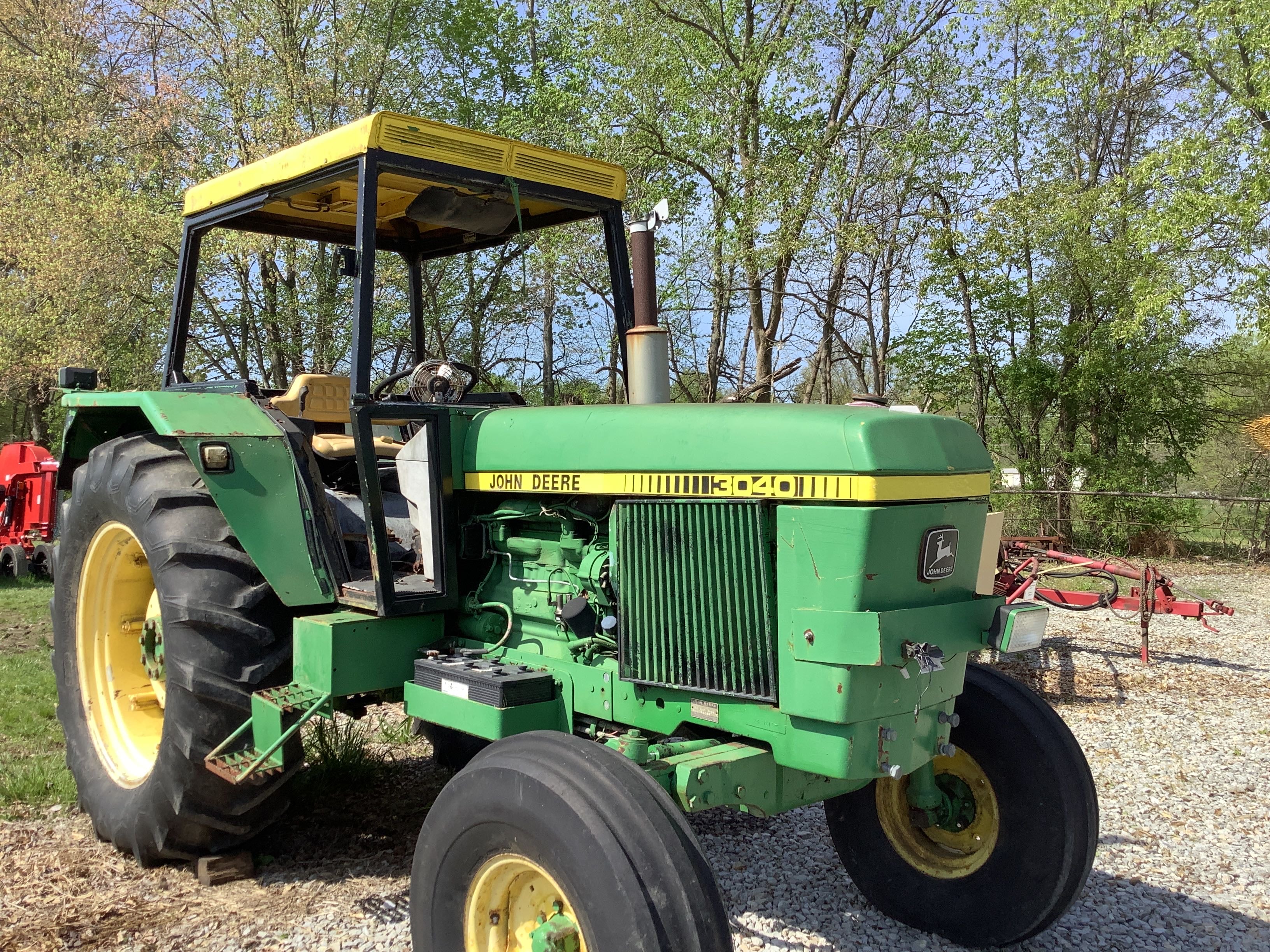 https://www.lectura-specs.fr/models/renamed/orig/tracteurs-municipaux-3040-john-deere.jpeg